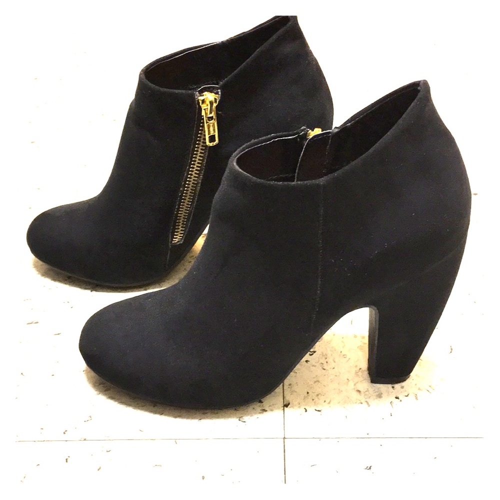 ✨ Black Suede Ankle Booties ✨